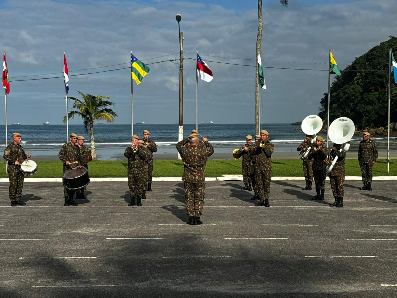 Banda do Exército se apresenta no Shopping Parque Balneário