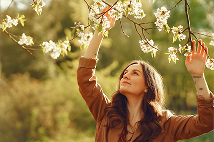 Primavera em todos os sentidos: a estação que renova o guarda-roupa, a casa e até os aromas